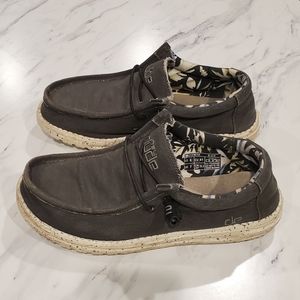 Hey Dude Shoes size 8
